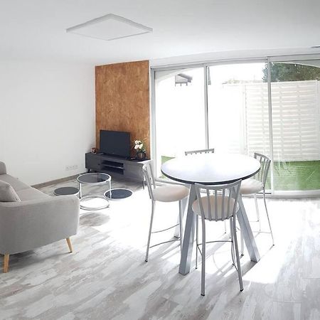 Joli Appartement 2 Chambres A Мартиг Екстериор снимка