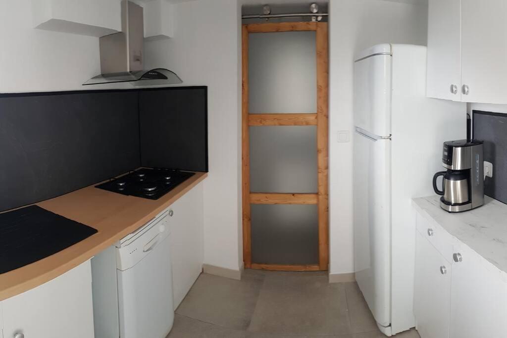 Joli Appartement 2 Chambres A Мартиг Екстериор снимка