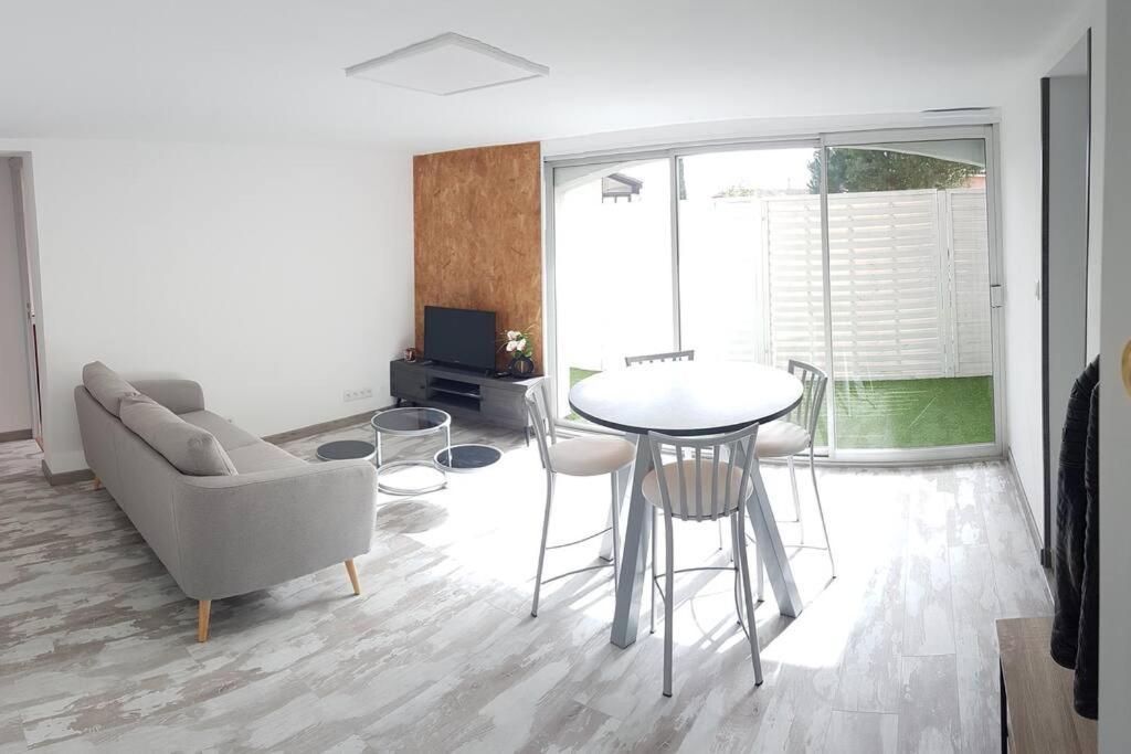 Joli Appartement 2 Chambres A Мартиг Екстериор снимка